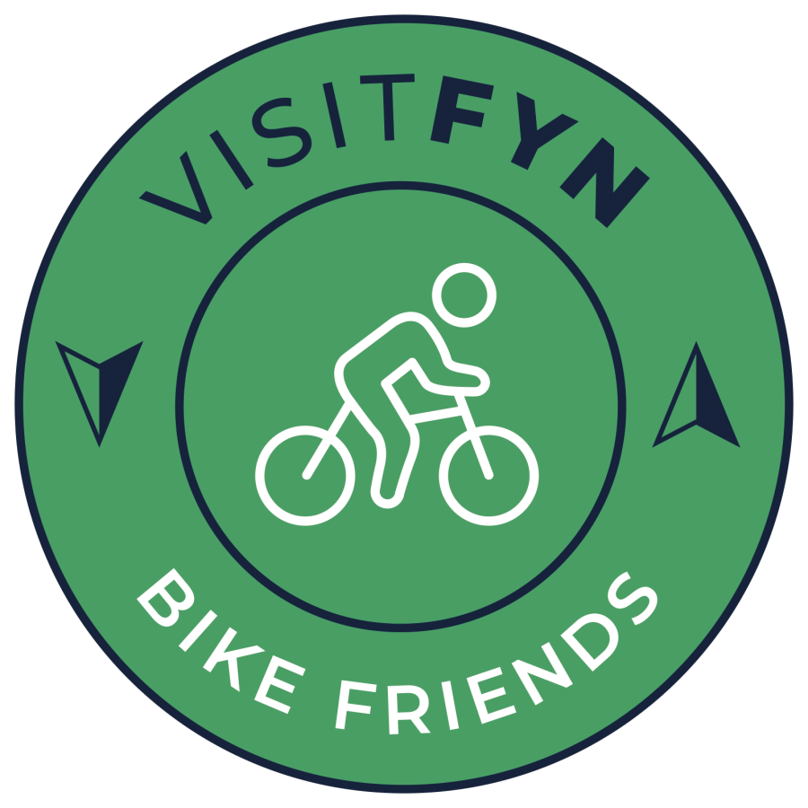 Rundt grønt logo med et cykelikon og teksten VisitFyn Bike Friends
