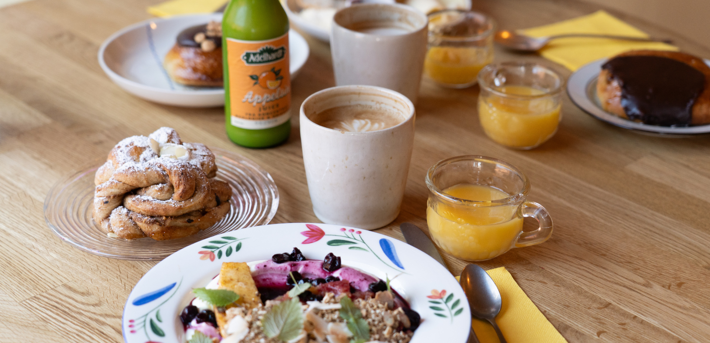 Nær Café og Mikrobageri