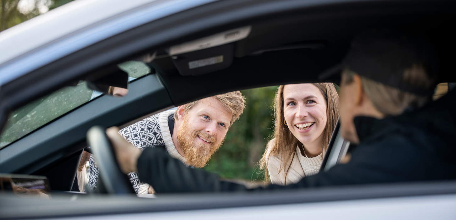 Bilist der samler blaffere op