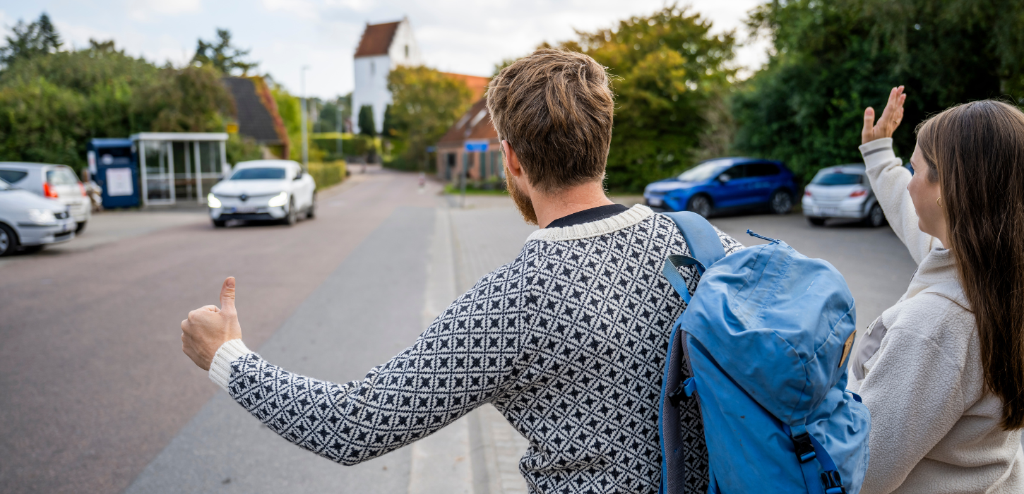 Blaffere der vinker efter bil