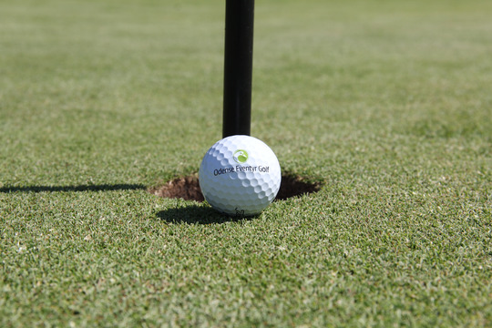 Golfbold på greenen