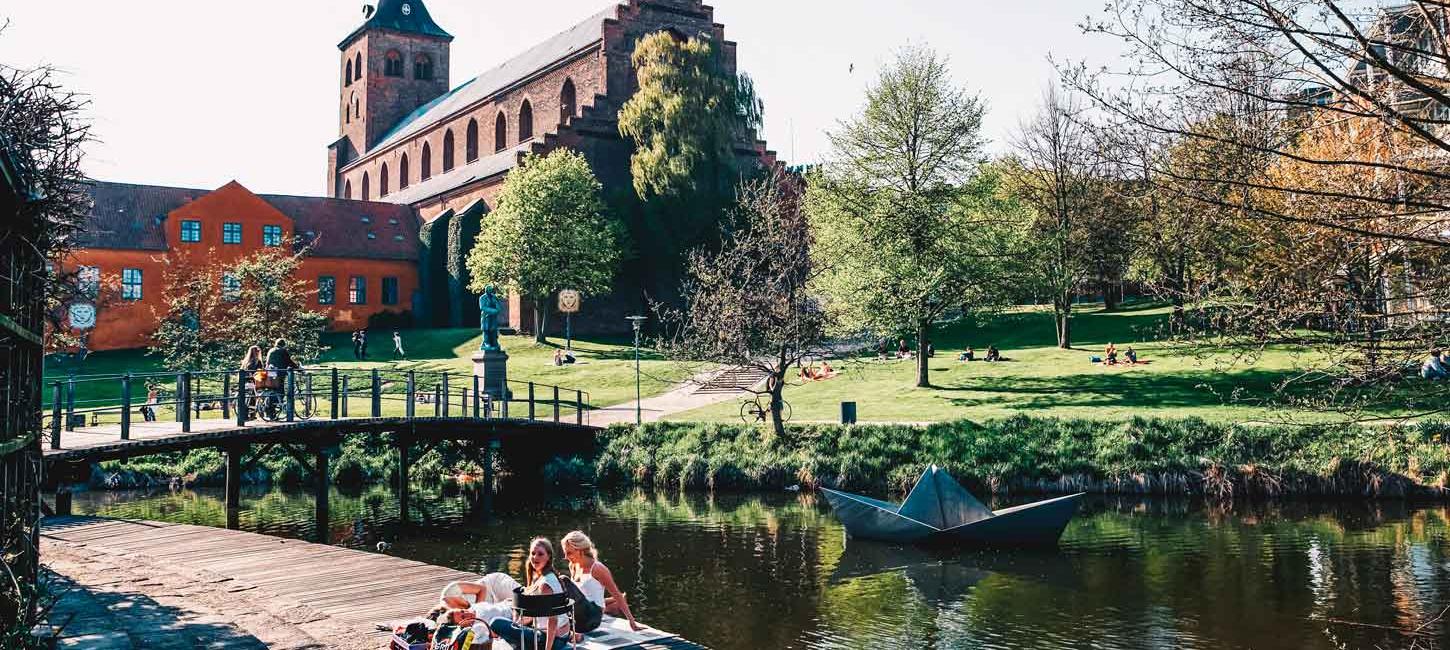 Odense domkirke set fra åen