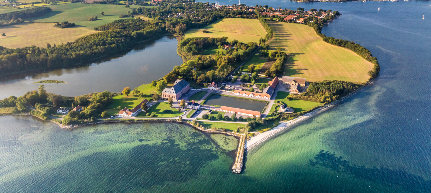 Luftfoto af den del af Tåsinge-øen, hvor Valdemars Slot ligger