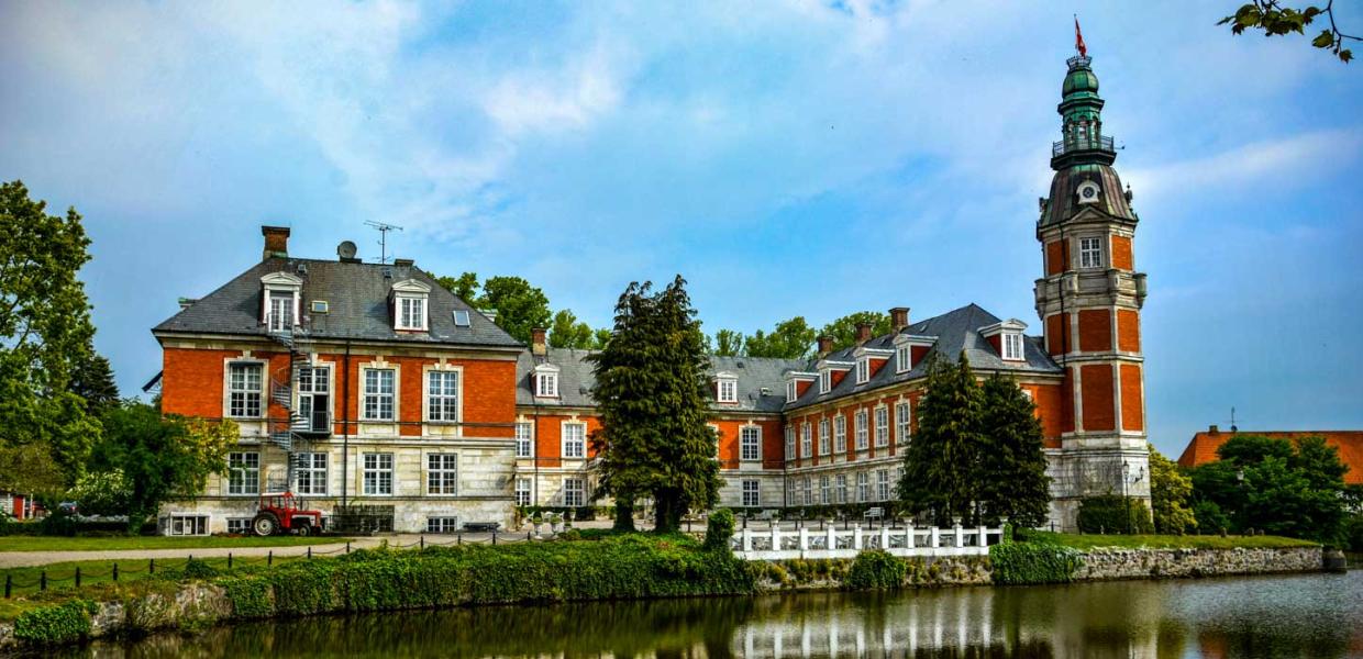 Explore the castles and manor houses on Fyn | Get the overview here