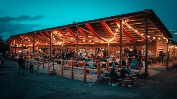GASA set udefra i aftenbelysning