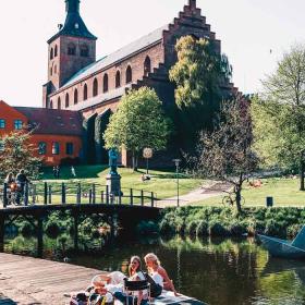 Odense domkirke set fra åen