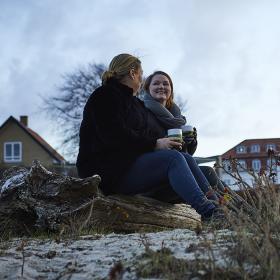 Veninder med kaffe i Middelfart